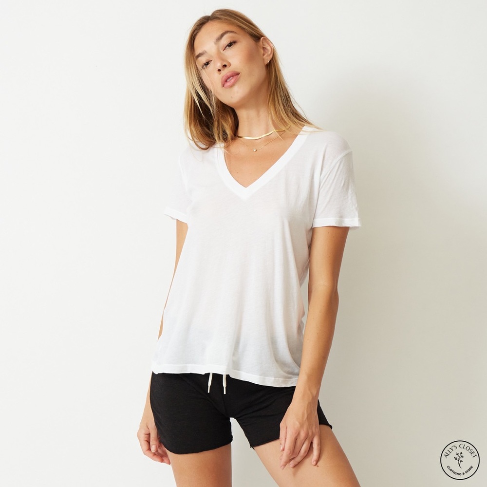 Monrow Classic White Fitted V-Neck Tee